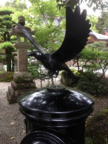 Yatagarasu, the three legged crow. It is told the crow embodies the spirit of the sun and was sent from heavan to guide Emporor Jimmu on the Kumano trail back in 600 bc. Now Yatagarasu makes and appearance on Japans Wolrd Cup logo.