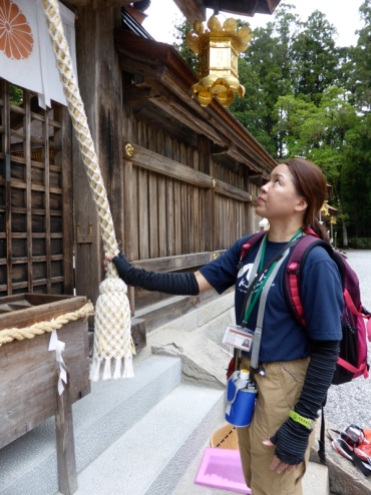 Jennifer shows us the proper technique for praying at the Shinto shrine.